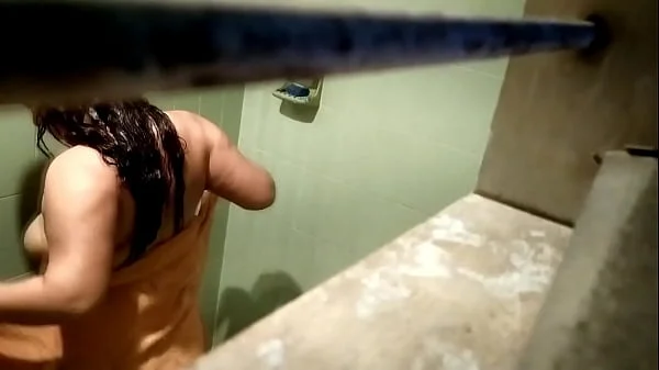 At night spying on my stepsister when she takes a bath