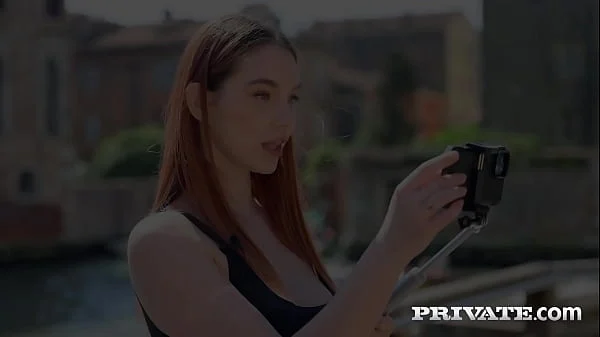 Do you know how Leya Desantis thanks somebody for a gift?