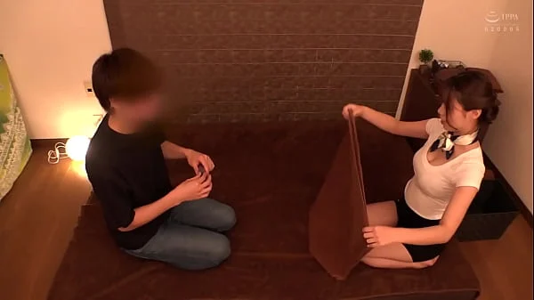 自分に少し贅沢なご褒美をと、メンズエステ店に入ってみた。現れたエステ嬢は優し気でちょっとエロく、この上ないご褒美！ドキドキしながら身を委ねていたら、乳首を執拗にこねくり回され下腹部を擦り付けまくられ…今、目の前に騎乗位でピストン運動をするお姉さんがいます。結果、中で3回放出！！