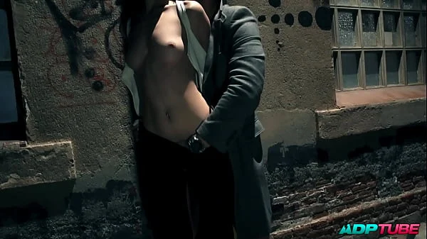 Follada en plena calle de noche