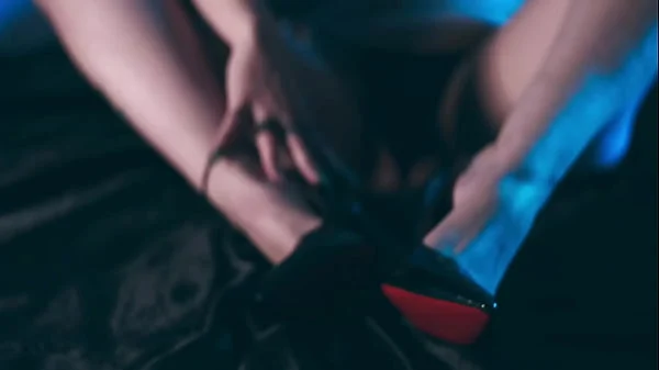 Gorgeous Marilou is Back to Evol Feet: Foot Worship and Hot Masturbation With The Queen