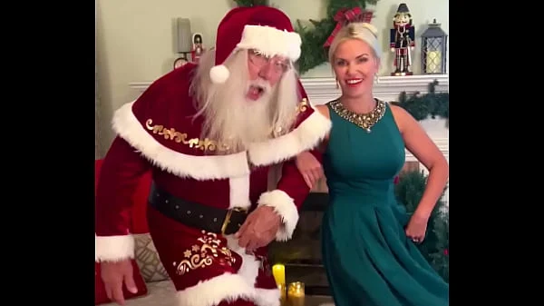 I know the real Santa! moulanrouge3