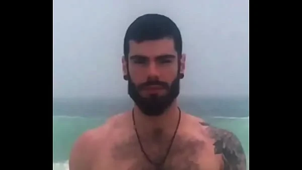 Modelo com os Pelos Púbicos dà Mostra