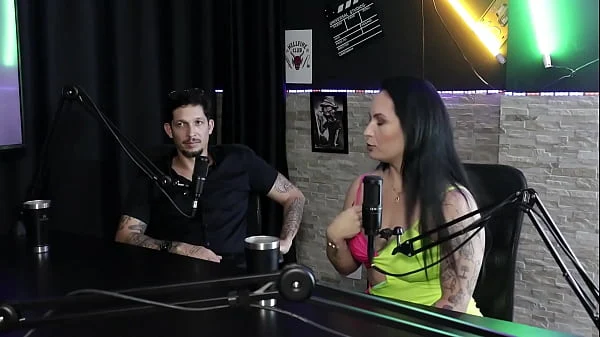 Transaram a noite inteira na saída mais louca que fizeram, ela negou alguns fetiches e ele recusou um com cachorro, além de não gostar de dp – Joice Muller & Rennan Delgado