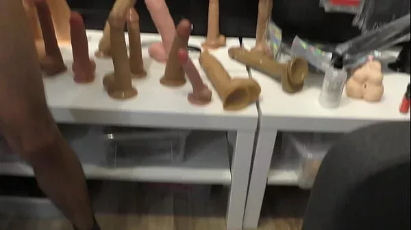 משחקי פטמות בחנות סקס גייז בתל אביב ישראל