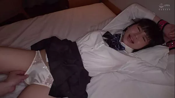 ハメ撮り　 おじさんのデカチンをしゃぶりまくるJK。激しい性行為が大好きなJKはバックや正常位の激しいSEXで絶頂しまくり。中出しで感じまくる。円交風 制服女子 優等生 芋娘 ミニスカート 純白 顔出し 美尻 開脚