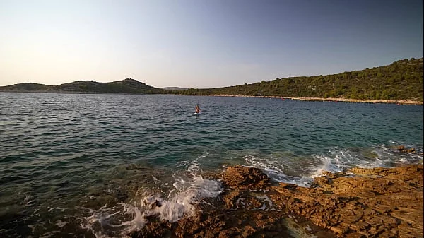 A stranger on the beach asked me to rub oil on her, explosive finale on her face