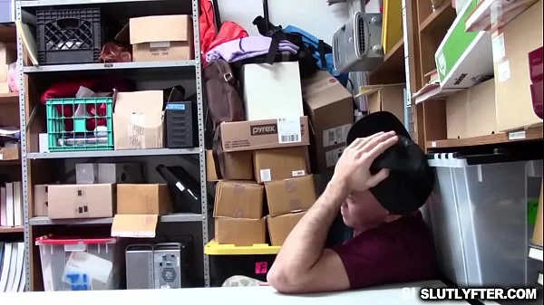 Horny chick Madison Hart spreads her legs to fuck hard pole