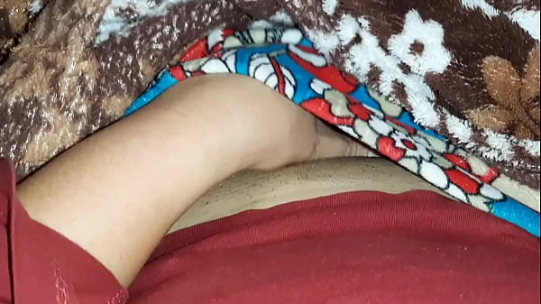 My stepmom gives me a massage and I jerk off my pussy so that she doesn’t see