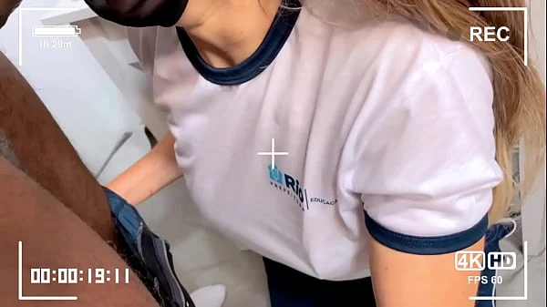 ESCÂNDALO EM ESCOLA DO RIO ALUNA E PROFESSOR FAZENDO SEXO NA SALA DE AULA E ELE FOI DEMITIDO